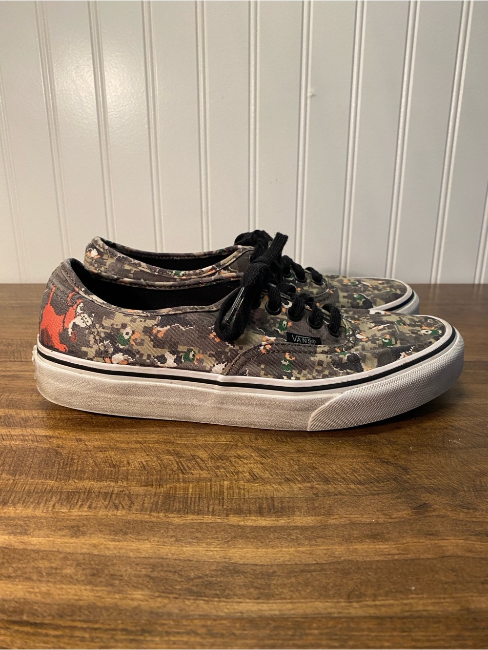 Vans Nintendo Duck Hunt Low-Top Sneakers with Remote Laces - Men 7 / Women 8.5